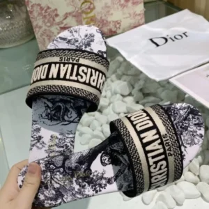 年末年始限定、出血大セール 品質保証 セール商品 DIOR ディオール 完売前に レディース スリッパ 商品画像 1