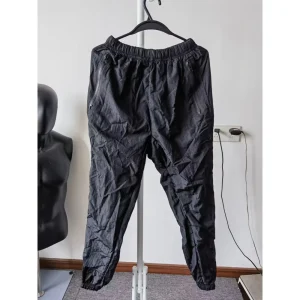 年末年始限定、出血大セール 品質保証 セール商品 Stone Island カジュアルパンツ 商品画像 1