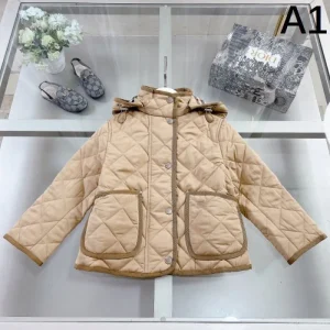 2024FW 綿入れ BURBERRY バーバリー トレンドの最先端に 商品画像 1