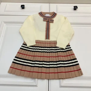 2024FW 上下セット BURBERRY バーバリー 雑誌も街も人気アイテム 商品画像 1