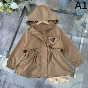2024FW コート PRADA プラダ 最新先取りおしゃれなロゴ入り 商品画像 1