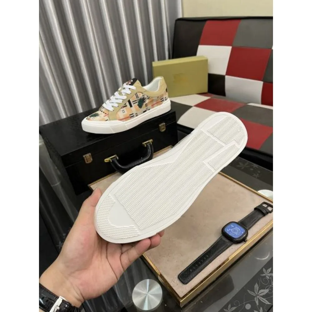 BURBERRY バーバリー 春らしい季節感 2026 メンズ用 カジュアルシューズ 商品画像 9