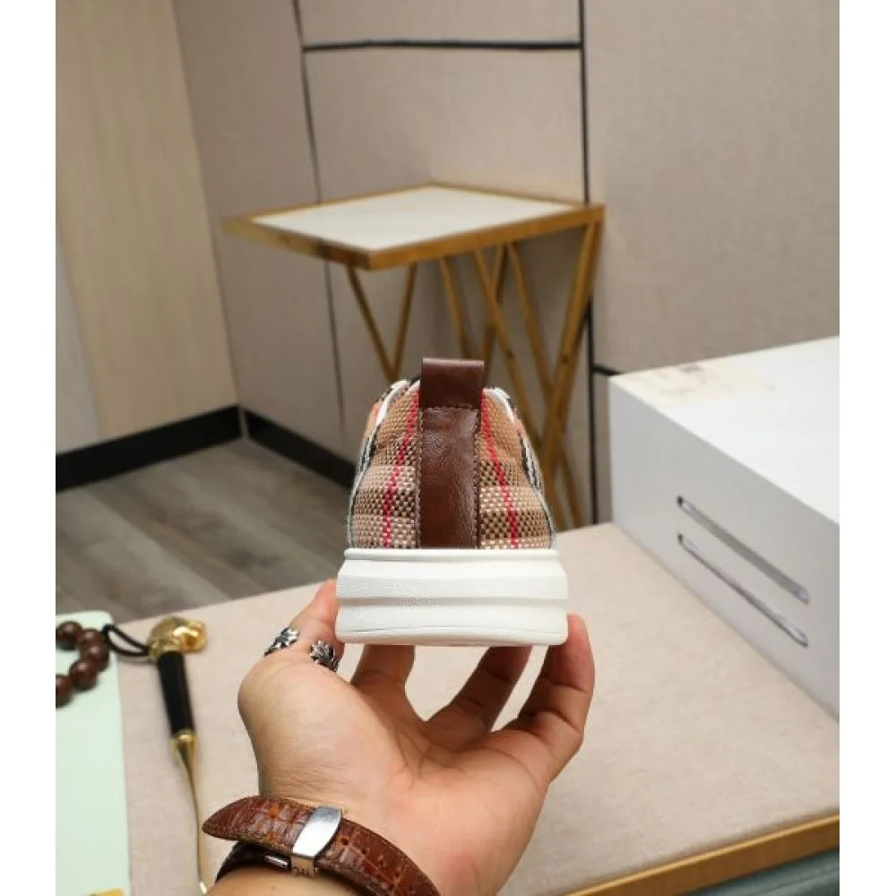 BURBERRY バーバリー 年末年始はセール 2026 メンズ用 カジュアルシューズ 商品画像 8