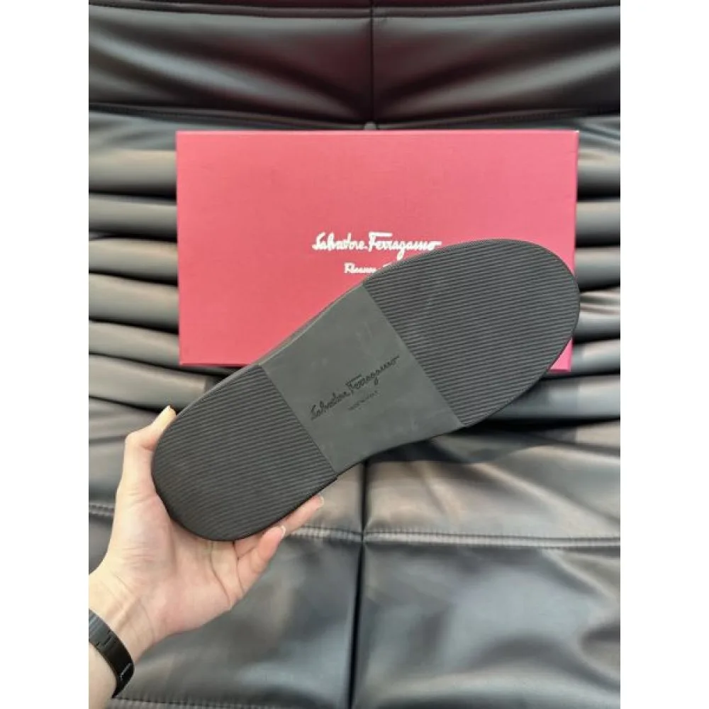 FERRAGAMO サルヴァトーレ フェラガモ 完売前に 2026 メンズ用 カジュアルシューズ 商品画像 9