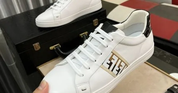 FENDI フェンデイ 人気の高さがうかがえ 2026 メンズ用 カジュアルシューズ 商品画像 11