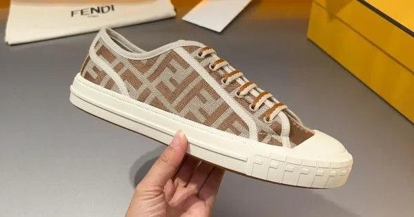 FENDI フェンデイ 人気セール100%新品 2026 メンズ用 カジュアルシューズ 商品画像 12