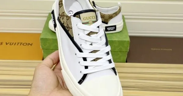 GUCCI グッチ 上品カジュアルな雰囲気に 2026 メンズ用 カジュアルシューズ 商品画像 11