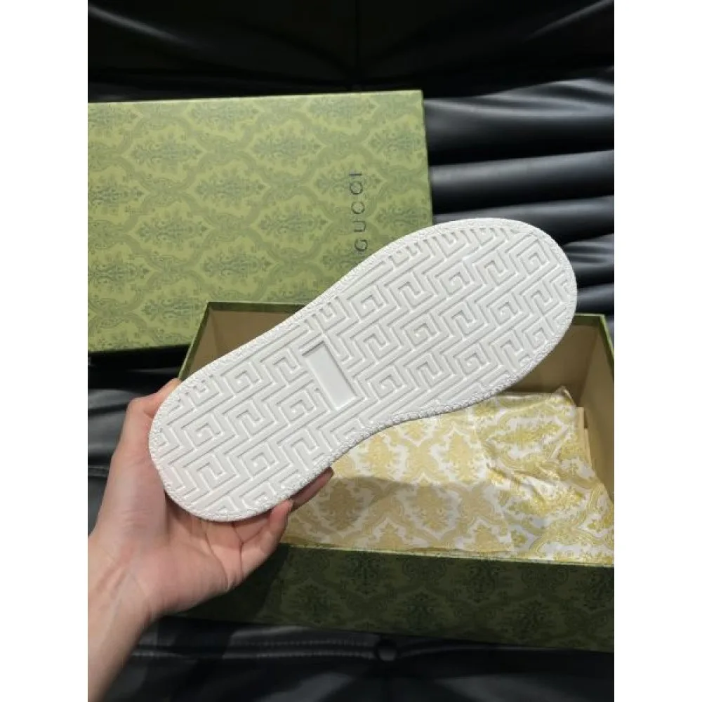GUCCI グッチ シーン問わずに使える 2026 メンズ用 カジュアルシューズ 商品画像 10