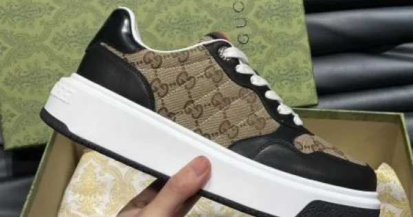 GUCCI グッチ シーン問わずに使える 2026 メンズ用 カジュアルシューズ 商品画像 12