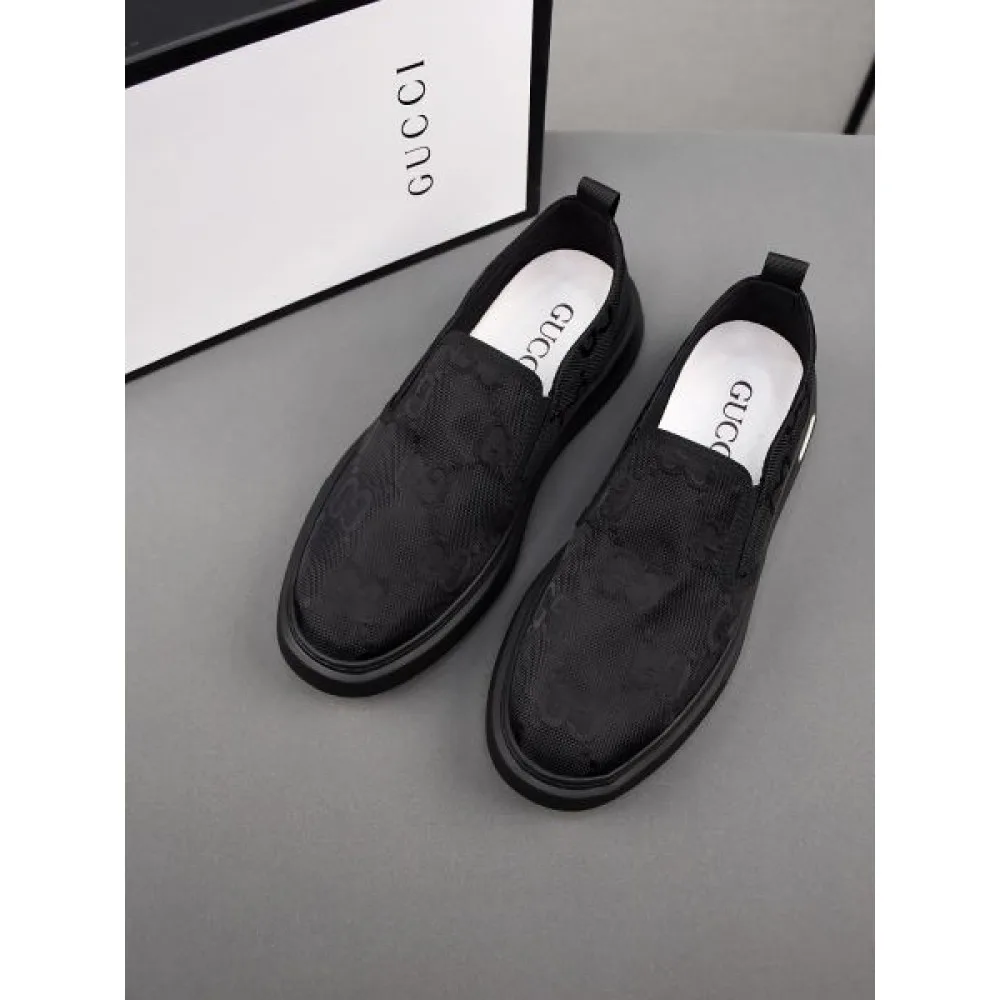 GUCCI グッチ お気に入りのデザイン 2026 メンズ用 カジュアルシューズ 商品画像 3
