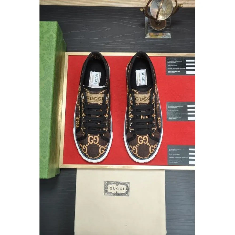 GUCCI グッチ 大人っぽく見せてくれ 2026 メンズ用 カジュアルシューズ 商品画像 4