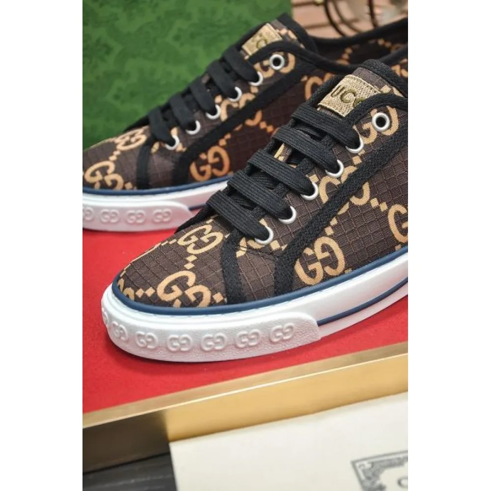 GUCCI グッチ 大人っぽく見せてくれ 2026 メンズ用 カジュアルシューズ 商品画像 7
