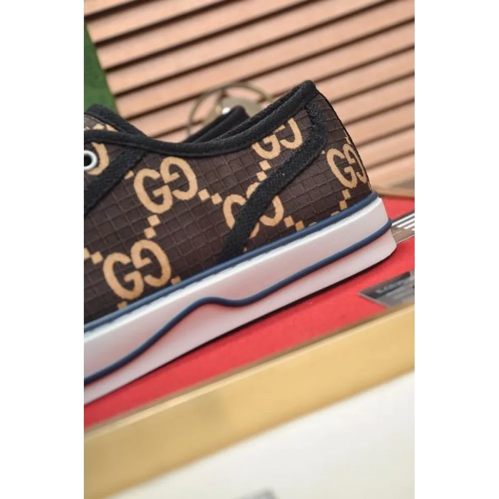 GUCCI グッチ 大人っぽく見せてくれ 2026 メンズ用 カジュアルシューズ 商品画像 8