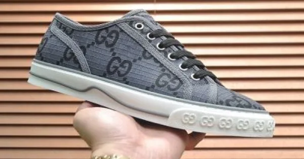 GUCCI グッチ 大人っぽく見せてくれ 2026 メンズ用 カジュアルシューズ 商品画像 11