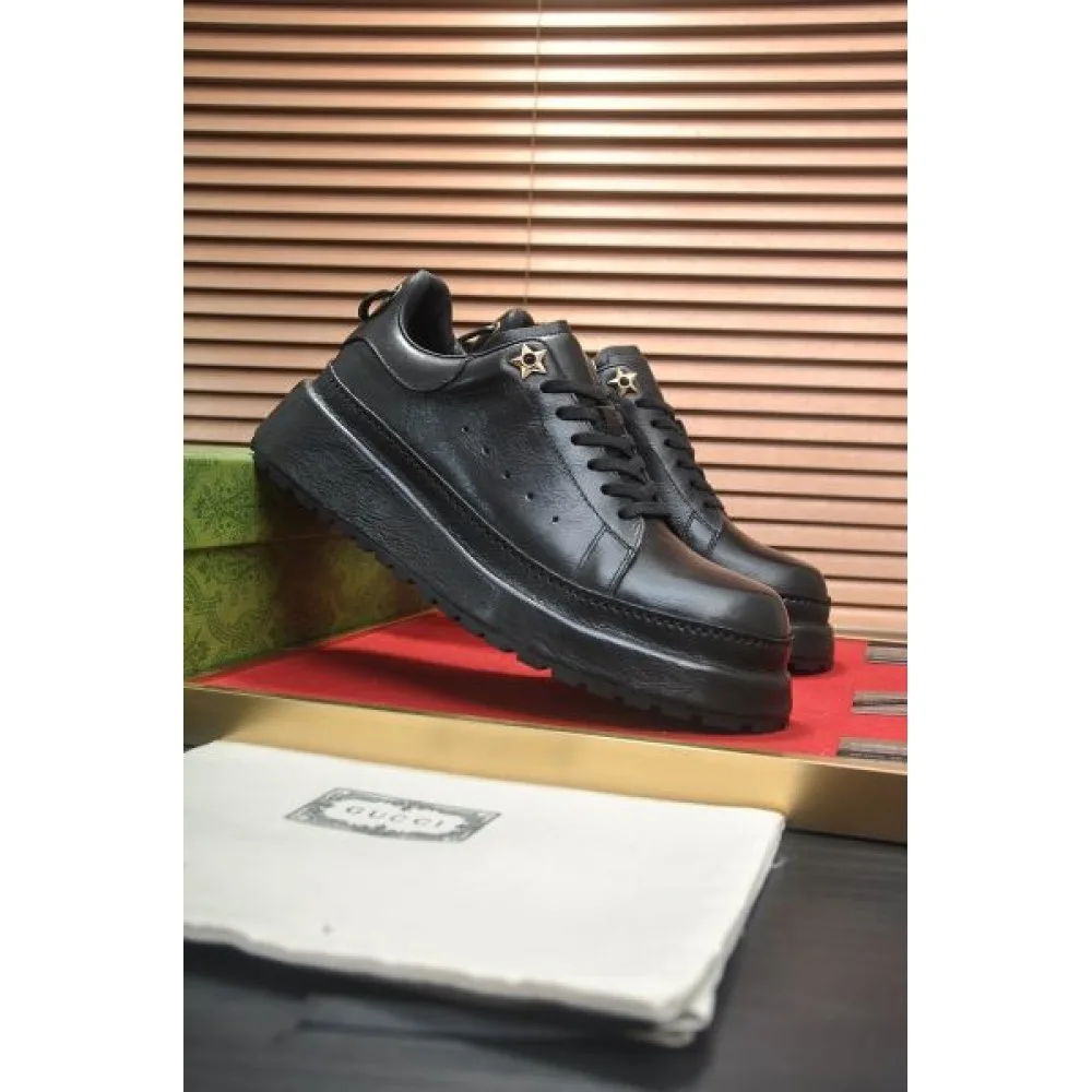 GUCCI グッチ 少量入荷☆限定モデル 2026 メンズ用 カジュアルシューズ 商品画像 4