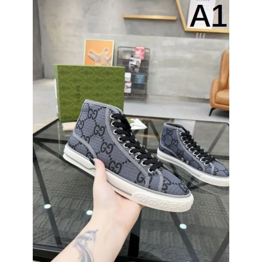 GUCCI グッチ カッコ良くキあります 2026 メンズ用 カジュアルシューズ 商品画像 1