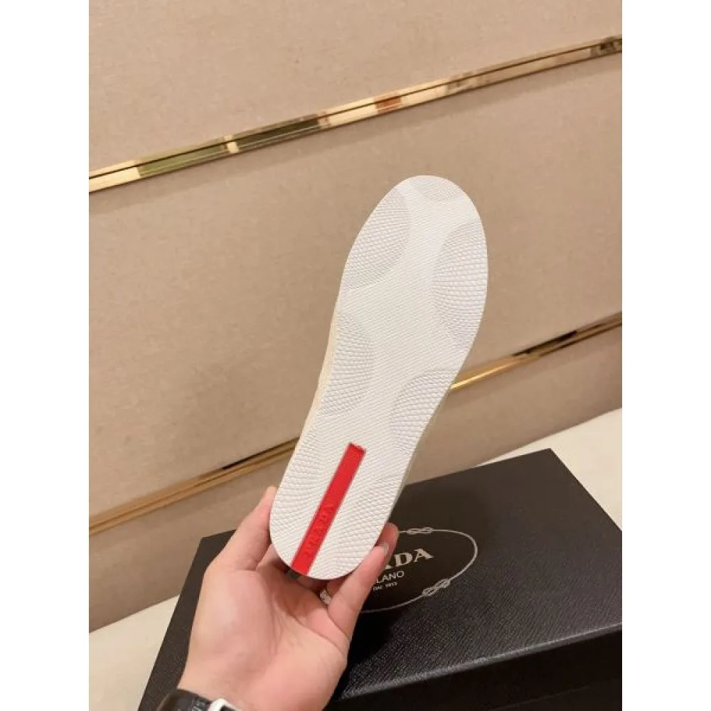 GUCCI グッチ 海外限定モデル新作 2026 メンズ用 カジュアルシューズ 商品画像 9