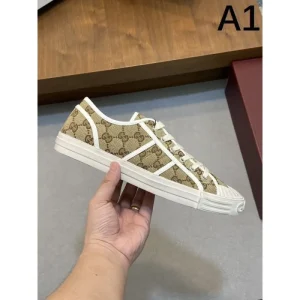 GUCCI グッチ 春夏も引き続き注目 2026 メンズ用 カジュアルシューズ 商品画像 1