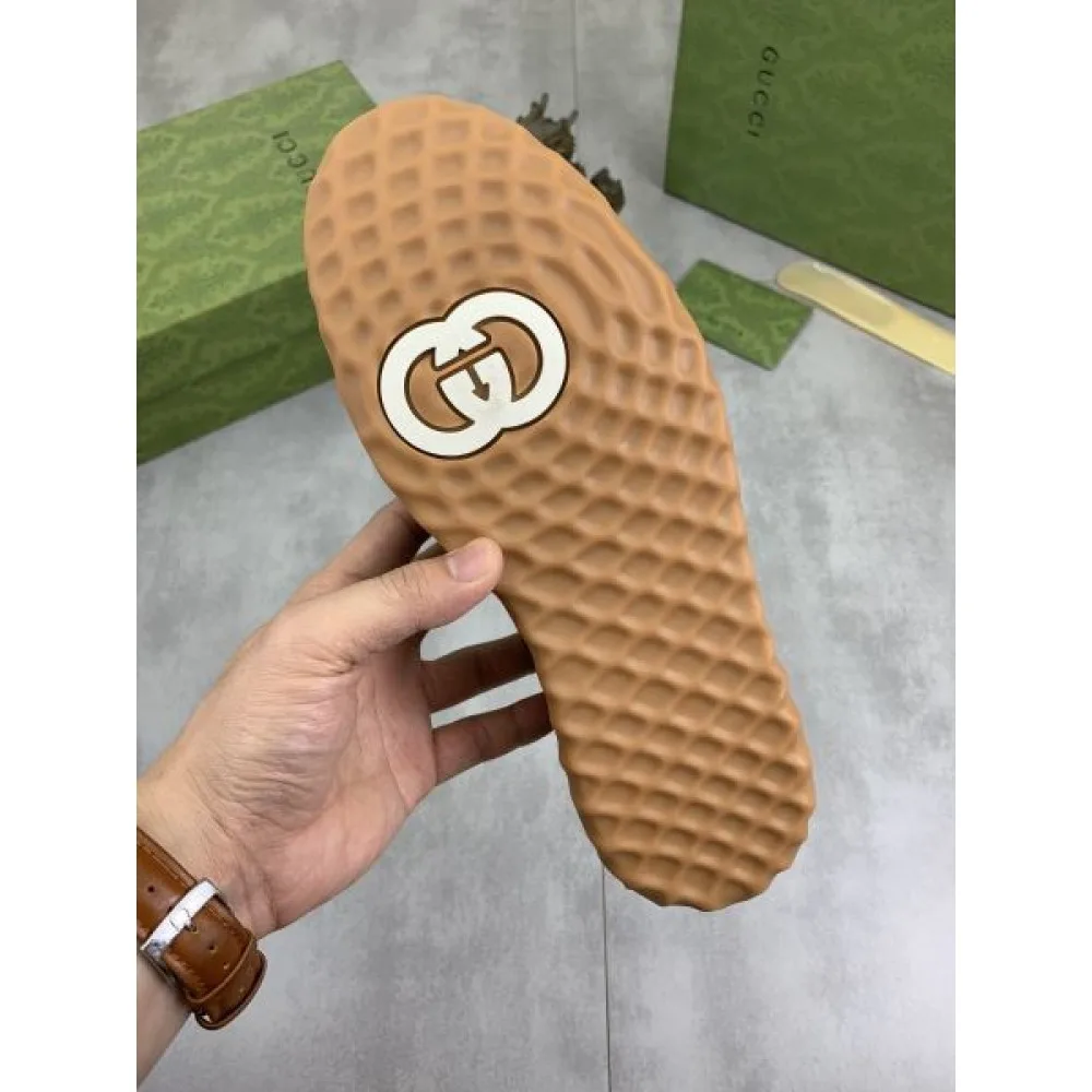 GUCCI グッチ 販売店舗限定モデル 2026 メンズ用 カジュアルシューズ 商品画像 9