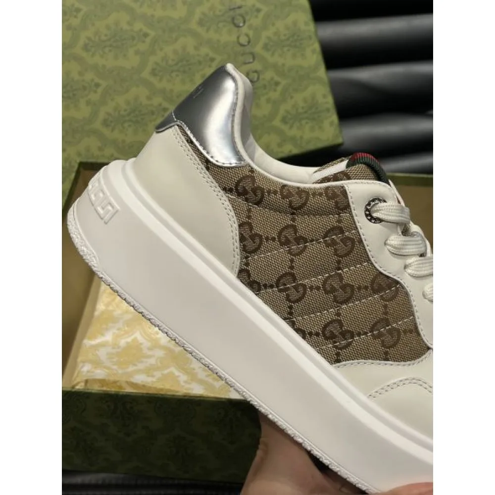 GUCCI グッチ 大切な方へのギフト 2026 メンズ用 カジュアルシューズ 商品画像 8