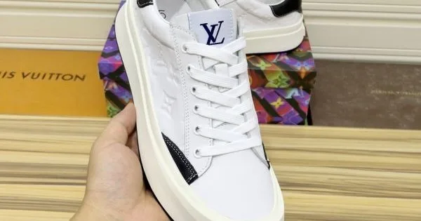 LOUIS VUITTON ルイヴィトン おすすめコーデ 2026 メンズ用 カジュアルシューズ 商品画像 11