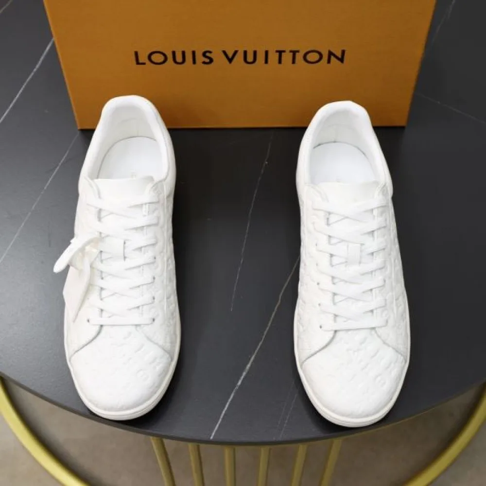 LOUIS VUITTON ルイヴィトン 高級感がUP! 2026 メンズ用 カジュアルシューズ 商品画像 3