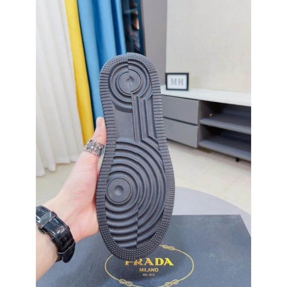 PRADA プラダ 最新シーズンがやってきた 2026 メンズ用 カジュアルシューズ 商品画像 8