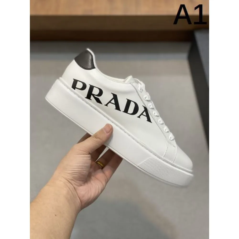PRADA プラダ 日本でも大人気のモデル 2026 メンズ用 カジュアルシューズ 商品画像 1