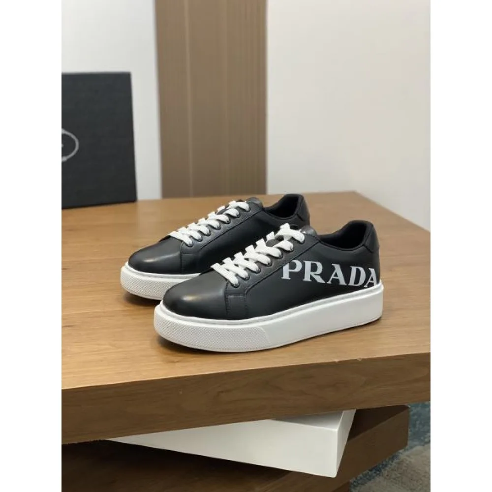 PRADA プラダ 日本でも大人気のモデル 2026 メンズ用 カジュアルシューズ 商品画像 4