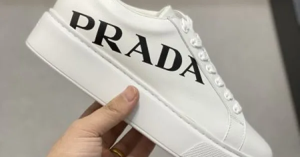 PRADA プラダ 日本でも大人気のモデル 2026 メンズ用 カジュアルシューズ 商品画像 11