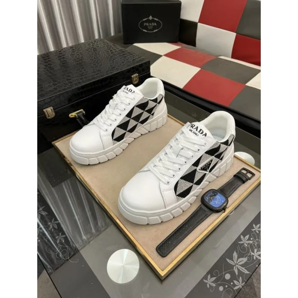 PRADA プラダ スタイリッシュな雰囲気 2026 メンズ用 カジュアルシューズ 商品画像 3