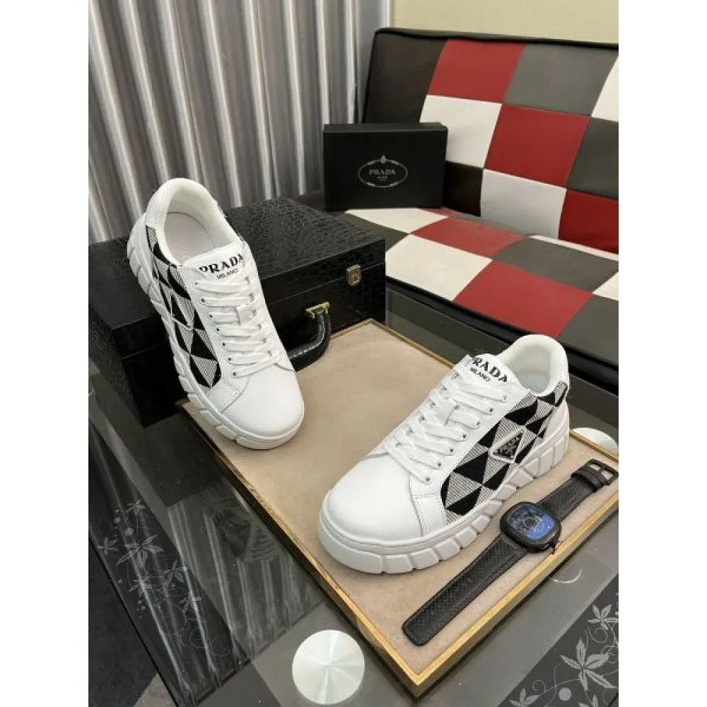 PRADA プラダ スタイリッシュな雰囲気 2026 メンズ用 カジュアルシューズ 商品画像 4