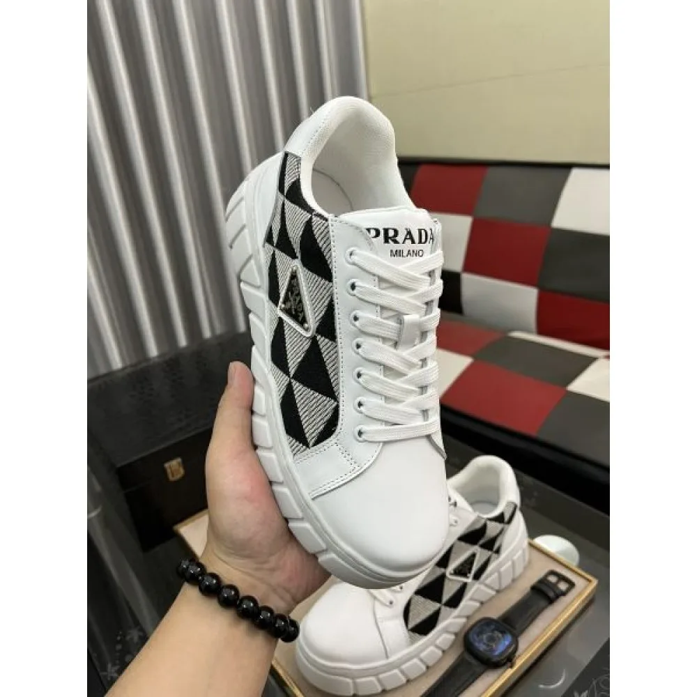 PRADA プラダ スタイリッシュな雰囲気 2026 メンズ用 カジュアルシューズ 商品画像 5