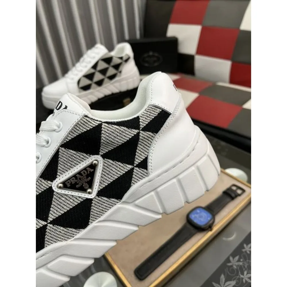 PRADA プラダ スタイリッシュな雰囲気 2026 メンズ用 カジュアルシューズ 商品画像 7