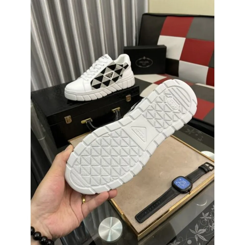 PRADA プラダ スタイリッシュな雰囲気 2026 メンズ用 カジュアルシューズ 商品画像 9