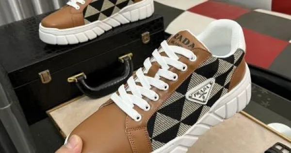 PRADA プラダ スタイリッシュな雰囲気 2026 メンズ用 カジュアルシューズ 商品画像 11