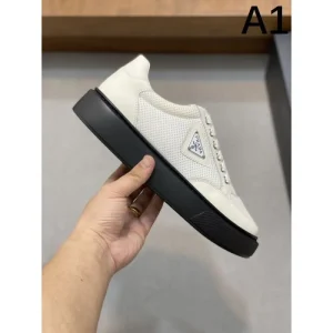 PRADA プラダ 夏にピッタリのアイテム 2026 メンズ用 カジュアルシューズ 商品画像 1