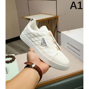 PRADA プラダ 夏の大人カジュアル 2026 メンズ用 カジュアルシューズ 商品画像 1