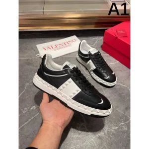 VALENTINO ヴァレンティノ 大人でお上品 2026 メンズ用 カジュアルシューズ 商品画像 1
