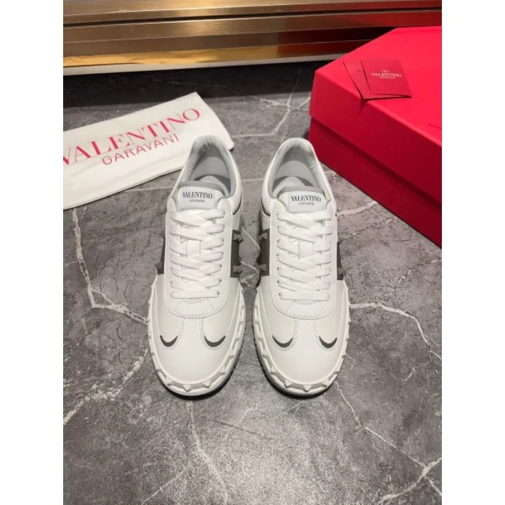 VALENTINO ヴァレンティノ セールで破格 2026 メンズ用 カジュアルシューズ 商品画像 4