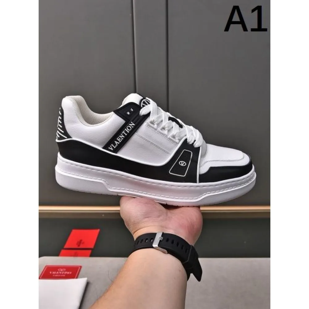 VALENTINO ヴァレンティノ セレブも愛用 2026 メンズ用 カジュアルシューズ 商品画像 1