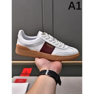 VALENTINO ヴァレンティノ ベストセラー 2026 メンズ用 カジュアルシューズ 商品画像 1