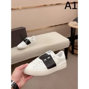 VALENTINO ヴァレンティノ 最新作入荷 2026 メンズ用 カジュアルシューズ 商品画像 1