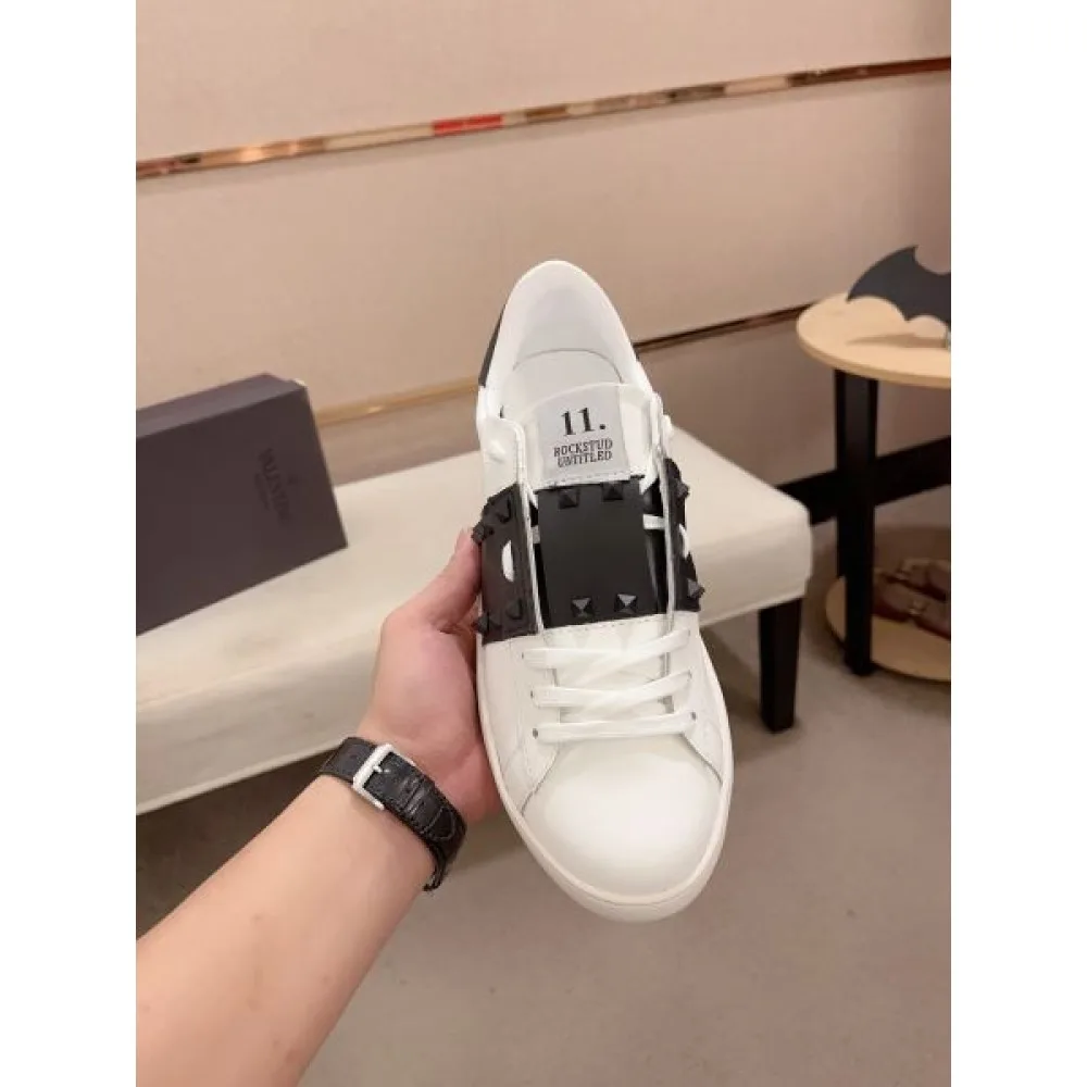 VALENTINO ヴァレンティノ 新作で希少 2026 メンズ用 カジュアルシューズ 商品画像 3