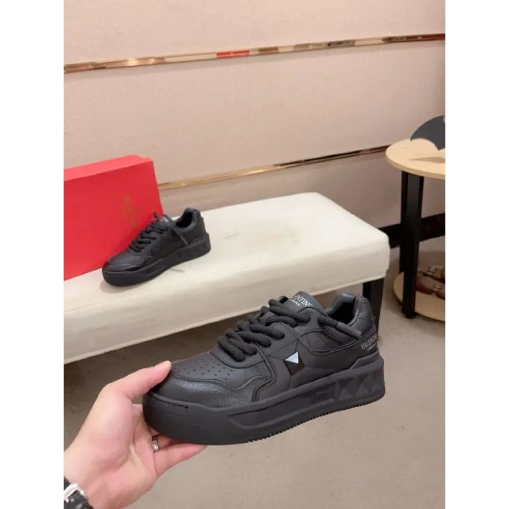 VALENTINO ヴァレンティノ 最前線新作 2026 メンズ用 カジュアルシューズ 商品画像 1