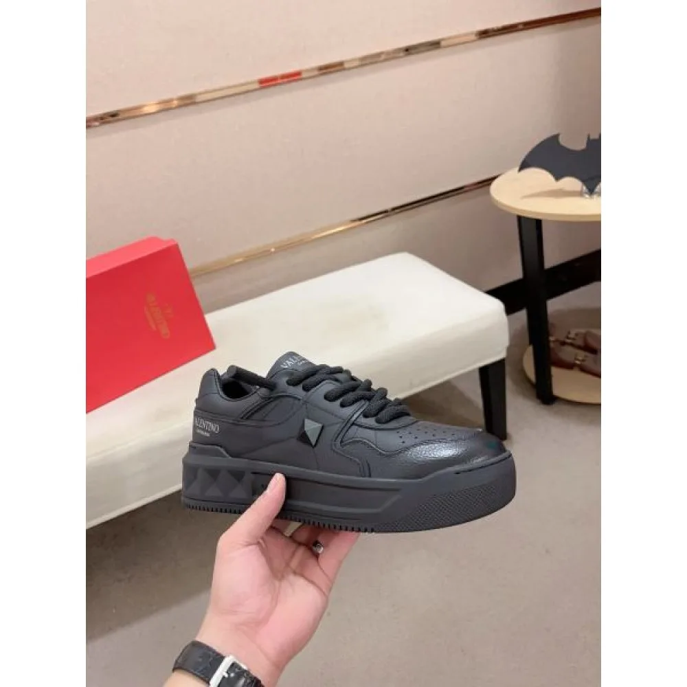 VALENTINO ヴァレンティノ 最前線新作 2026 メンズ用 カジュアルシューズ 商品画像 4