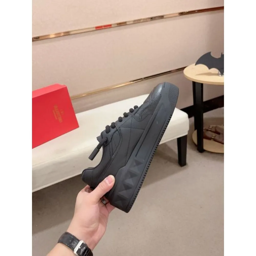 VALENTINO ヴァレンティノ 最前線新作 2026 メンズ用 カジュアルシューズ 商品画像 5