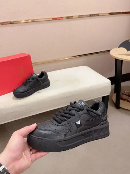 VALENTINO ヴァレンティノ 最前線新作 2026 メンズ用 カジュアルシューズ 商品画像 10