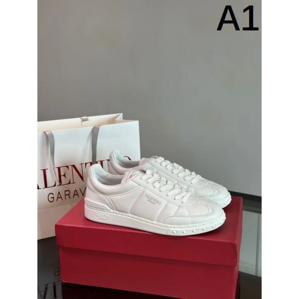 VALENTINO ヴァレンティノ 夏新作ご注目 2026 メンズ用 カジュアルシューズ 商品画像 1