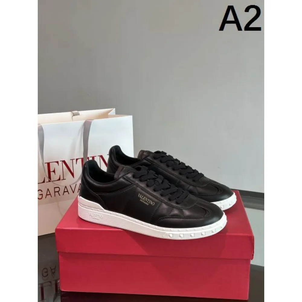 VALENTINO ヴァレンティノ 夏新作ご注目 2026 メンズ用 カジュアルシューズ 商品画像 2